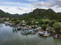 Fischerdorf in ländlichem Thailand stockbilder Fischerdorf in ländlichem Thailand stockbilder