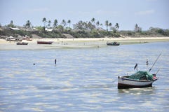 Fiskarefartyg och landskap av den Moçambique ön Arkivfoto Fiskarefartyg och landskap av den Moçambique ön Arkivfoto