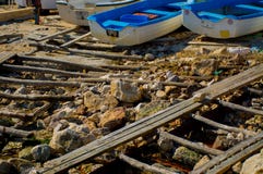 Fiskebåtar på havskusten royaltyfri fotografi Fiskebåtar på havskusten royaltyfri fotografi
