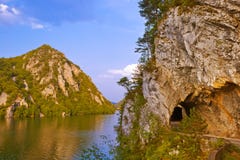 Fiume Drina - parco naturale nazionale in Serbia fotografia stock Fiume Drina - parco naturale nazionale in Serbia fotografia stock