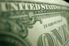 Flacher Fokus auf dem Wort ‚GOTT ‚auf der Rückseite einer Federal Reserve-Schatzanweisung stockfotos Flacher Fokus auf dem Wort ‚GOTT ‚auf der Rückseite einer Federal Reserve-Schatzanweisung stockfotos