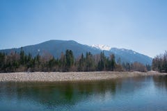 Fleuve de montagne photo stock Fleuve de montagne photo stock