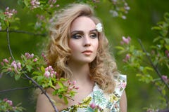 Flicka med ett härligt smink royaltyfri fotografi Flicka med ett härligt smink royaltyfri fotografi