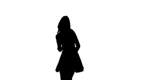 Flickan dansar en sexig dans silhouette Vit bakgrund stock video Flickan dansar en sexig dans silhouette Vit bakgrund stock video
