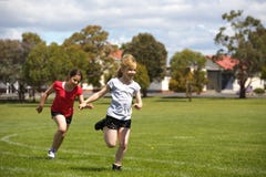 flickor race running sportar royaltyfria bilder flickor race running sportar royaltyfria bilder