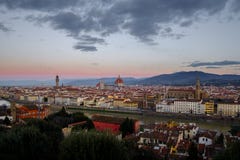 FLORENCE, ITALIË - DECEMBER 29, 2017: Landschap bij dageraad van Floren stock afbeeldingen FLORENCE, ITALIË - DECEMBER 29, 2017: Landschap bij dageraad van Floren stock afbeeldingen