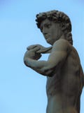 Florence Toscanië Italië Het standbeeld van David door Michelangelo op een blauwe hemel als achtergrond stock foto's Florence Toscanië Italië Het standbeeld van David door Michelangelo op een blauwe hemel als achtergrond stock foto's