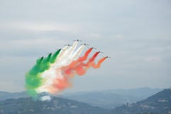 Florencja Włochy, Marzec, -, 28 2018: Airshow niecka Frecce Tricolori Zdjęcia Royalty Free Florencja Włochy, Marzec, -, 28 2018: Airshow niecka Frecce Tricolori Zdjęcia Royalty Free