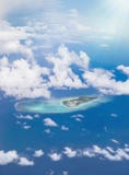 Flyg- sikt av en ö av den Okinawan skärgården i Japan arkivbild Flyg- sikt av en ö av den Okinawan skärgården i Japan arkivbild
