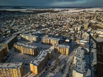 Flyg- sikt av lilla staden i Litauen, Joniskis Solig vinterdag royaltyfria foton Flyg- sikt av lilla staden i Litauen, Joniskis Solig vinterdag royaltyfria foton
