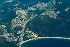 Flyg- sikt av Noosa huvud Australien kustsolsken royaltyfri fotografi Flyg- sikt av Noosa huvud Australien kustsolsken royaltyfri fotografi