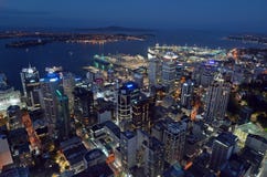 Flyg- sikt av området för central affär för Auckland stad med väntan royaltyfria bilder Flyg- sikt av området för central affär för Auckland stad med väntan royaltyfria bilder