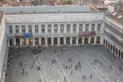 Flyg- sikt av San Marco Square från tornklockan, Venedig, Italien royaltyfri fotografi Flyg- sikt av San Marco Square från tornklockan, Venedig, Italien royaltyfri fotografi