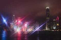 Flyg- sikt för härlig toppen bred vinkelsommar av Hong Kong öhorisont, Victoria Bay hamn, med skyskrapor, blå himmel Arkivfoto Flyg- sikt för härlig toppen bred vinkelsommar av Hong Kong öhorisont, Victoria Bay hamn, med skyskrapor, blå himmel Arkivfoto