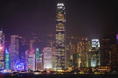Flyg- sikt för härlig toppen bred vinkelsommar av Hong Kong öhorisont, Victoria Bay hamn, med skyskrapor, blå himmel Arkivbilder Flyg- sikt för härlig toppen bred vinkelsommar av Hong Kong öhorisont, Victoria Bay hamn, med skyskrapor, blå himmel Arkivbilder