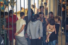 Flyktingar på den Keleti drevstationen i Budapest fotografering för bildbyråer Flyktingar på den Keleti drevstationen i Budapest fotografering för bildbyråer
