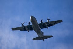 Flyover a.c. - 130 Hercules samolot obraz royalty free Flyover a.c. - 130 Hercules samolot obraz royalty free