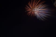Fogos-de-artifício azuis e alaranjados foto de stock royalty free Fogos-de-artifício azuis e alaranjados foto de stock royalty free
