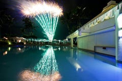 Fogos-de-artifício para a véspera de anos novos fotos de stock Fogos-de-artifício para a véspera de anos novos fotos de stock