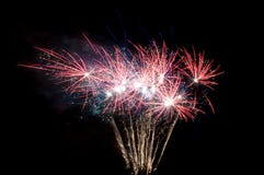 Fogos-de-artifício pequenos no fundo preto Imagens de Stock Royalty Free Fogos-de-artifício pequenos no fundo preto Imagens de Stock Royalty Free