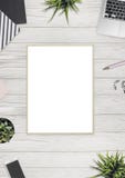 Folhas do Livro Branco da placa colocadas em assoalhos de madeira, estilo desktop do negócio imagem de stock royalty free Folhas do Livro Branco da placa colocadas em assoalhos de madeira, estilo desktop do negócio imagem de stock royalty free
