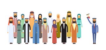 Folk för affär för arabiska affärsmanframstickandeHold Megaphone Loudspeaker arabiska kollegor muslimskt Team Group royaltyfri illustrationer Folk för affär för arabiska affärsmanframstickandeHold Megaphone Loudspeaker arabiska kollegor muslimskt Team Group royaltyfri illustrationer