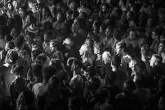 Folk i uteliv under ett parti arkivfoto Folk i uteliv under ett parti arkivfoto