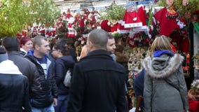 Folk som går på ganska jul Folk som går på ganska jul