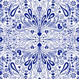 Fond sans couture de modèle de Chinoiserie Tuile de répétition bleue et blanche avec des fleurs, des feuilles, des coeurs et des illustration de vecteur Fond sans couture de modèle de Chinoiserie Tuile de répétition bleue et blanche avec des fleurs, des feuilles, des coeurs et des illustration de vecteur
