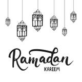 Fondo con las linternas, letras de la tarjeta de felicitación de Ramadan Kareem Ejemplo del vector para el Ramadán stock de ilustración Fondo con las linternas, letras de la tarjeta de felicitación de Ramadan Kareem Ejemplo del vector para el Ramadán stock de ilustración