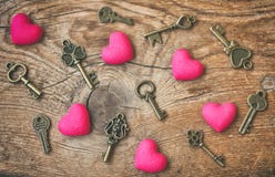 Fondo, corazones y llaves del extracto del día de tarjeta del día de San Valentín imagen de archivo libre de regalías Fondo, corazones y llaves del extracto del día de tarjeta del día de San Valentín imagen de archivo libre de regalías