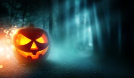 Fondo de Halloween y linterna fantasmagóricos de Jack O imágenes de archivo libres de regalías Fondo de Halloween y linterna fantasmagóricos de Jack O imágenes de archivo libres de regalías