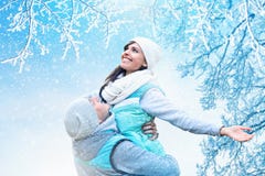 Fondo de la Navidad con los pares en amor imágenes de archivo libres de regalías Fondo de la Navidad con los pares en amor imágenes de archivo libres de regalías