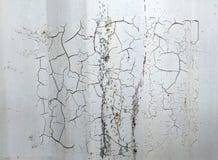 Fondo del metallo della crepa con i vecchi strati di pittura bianca La struttura ha arrugginito container Fotografia Stock Fondo del metallo della crepa con i vecchi strati di pittura bianca La struttura ha arrugginito container Fotografia Stock