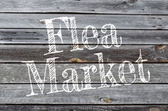 Fondo di legno con il mercato delle pulci fotografia stock Fondo di legno con il mercato delle pulci fotografia stock
