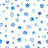 Fondo inconsútil de los copos de nieve de la Navidad del invierno en blanco Nieve que cae dibujada mano de la acuarela libre illustration Fondo inconsútil de los copos de nieve de la Navidad del invierno en blanco Nieve que cae dibujada mano de la acuarela libre illustration