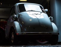 Fondo retro de lujo marrón menor oscuro de la oscuridad de la limusina de Cabrio del coche de Adler Trumpf del fondo del pequeño fotos de archivo libres de regalías Fondo retro de lujo marrón menor oscuro de la oscuridad de la limusina de Cabrio del coche de Adler Trumpf del fondo del pequeño fotos de archivo libres de regalías