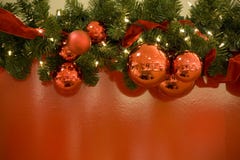 Fondo rojo del árbol de las luces de las bolas de la Navidad Foto de archivo libre de regalías Fondo rojo del árbol de las luces de las bolas de la Navidad Foto de archivo libre de regalías