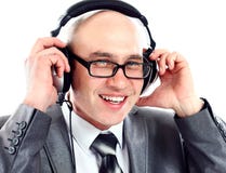 Fone de ouvido vestindo do homem de negócios que esforça-se para ouvir-se imagem de stock royalty free Fone de ouvido vestindo do homem de negócios que esforça-se para ouvir-se imagem de stock royalty free