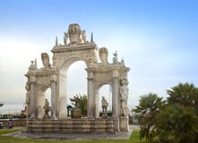 Fontana di Immacolata alla spiaggia Napoli - in Italia Immagini Stock Fontana di Immacolata alla spiaggia Napoli - in Italia Immagini Stock