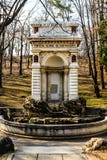 Fontana medievale in Carol Park , Bucarest, Romania fotografia stock Fontana medievale in Carol Park , Bucarest, Romania fotografia stock