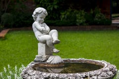 Fonte do cupido no parque imagens de stock Fonte do cupido no parque imagens de stock