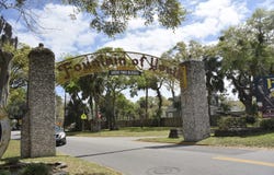 Fontein van Ingang van het de Jeugd de Archeologische Park, Heilige Augustine, Florida royalty-vrije stock foto Fontein van Ingang van het de Jeugd de Archeologische Park, Heilige Augustine, Florida royalty-vrije stock foto