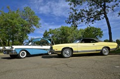 Ford Fairlane och för galax 500 klassiska bilar arkivfoton Ford Fairlane och för galax 500 klassiska bilar arkivfoton