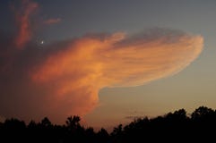Forma extranjera de la nube en el cielo fotos de archivo Forma extranjera de la nube en el cielo fotos de archivo