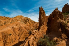 Formations de roche colorées en canyon de conte de fées, Kirghizistan photographie stock libre de droits Formations de roche colorées en canyon de conte de fées, Kirghizistan photographie stock libre de droits