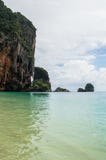 Formations Phra Nang, plage de Railay, Krabi, Thaïlande de pierre de chaux photos stock Formations Phra Nang, plage de Railay, Krabi, Thaïlande de pierre de chaux photos stock