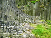 Formazione rocciosa congiunta colonnare della canna d'organo in repubblica Ceca fotografie stock libere da diritti Formazione rocciosa congiunta colonnare della canna d'organo in repubblica Ceca fotografie stock libere da diritti