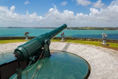 Formação velha das armas na cabeça norte Auckland Nova Zelândia imagens de stock Formação velha das armas na cabeça norte Auckland Nova Zelândia imagens de stock