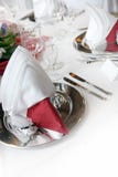 Formele, elegante lijstdecoratie in rood royalty-vrije stock afbeelding Formele, elegante lijstdecoratie in rood royalty-vrije stock afbeelding